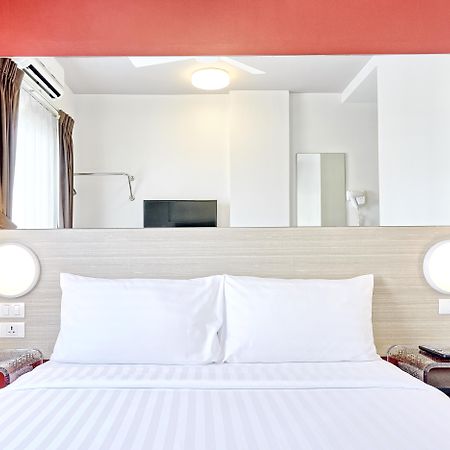 Hotel Red Planet Phuket Patong Exterior foto