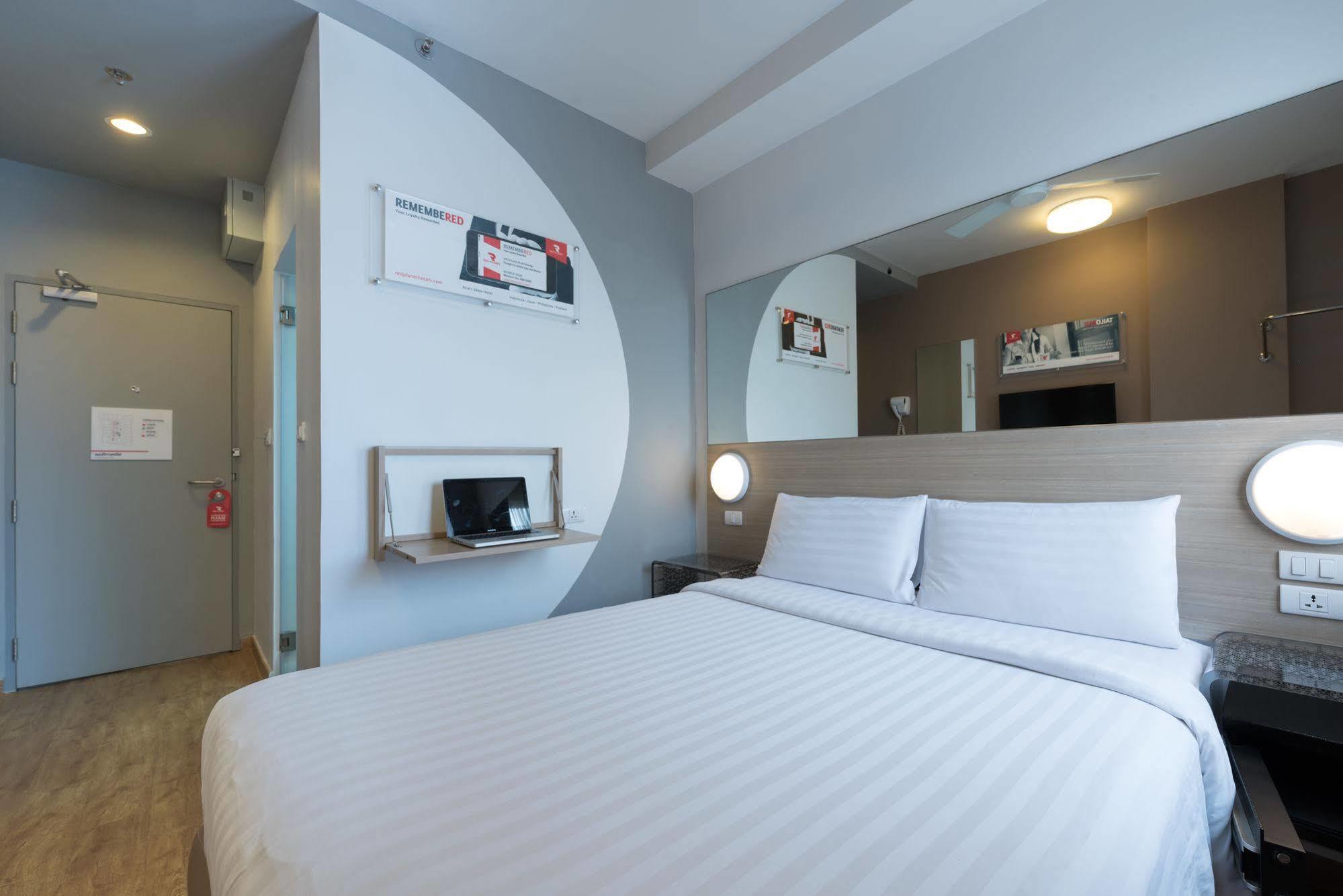 Hotel Red Planet Phuket Patong Exterior foto