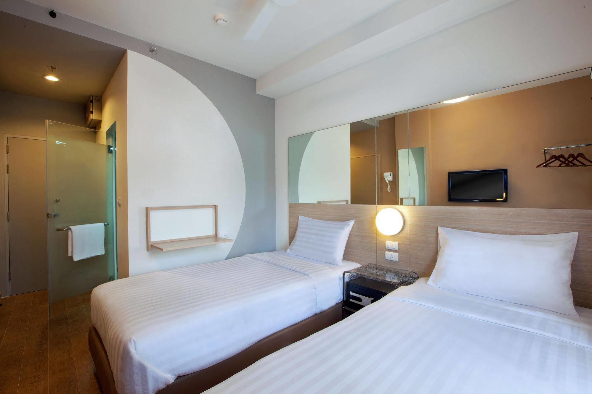 Hotel Red Planet Phuket Patong Exterior foto